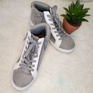 Universal Thread Women’s  Sneakers Shoes  Size 8